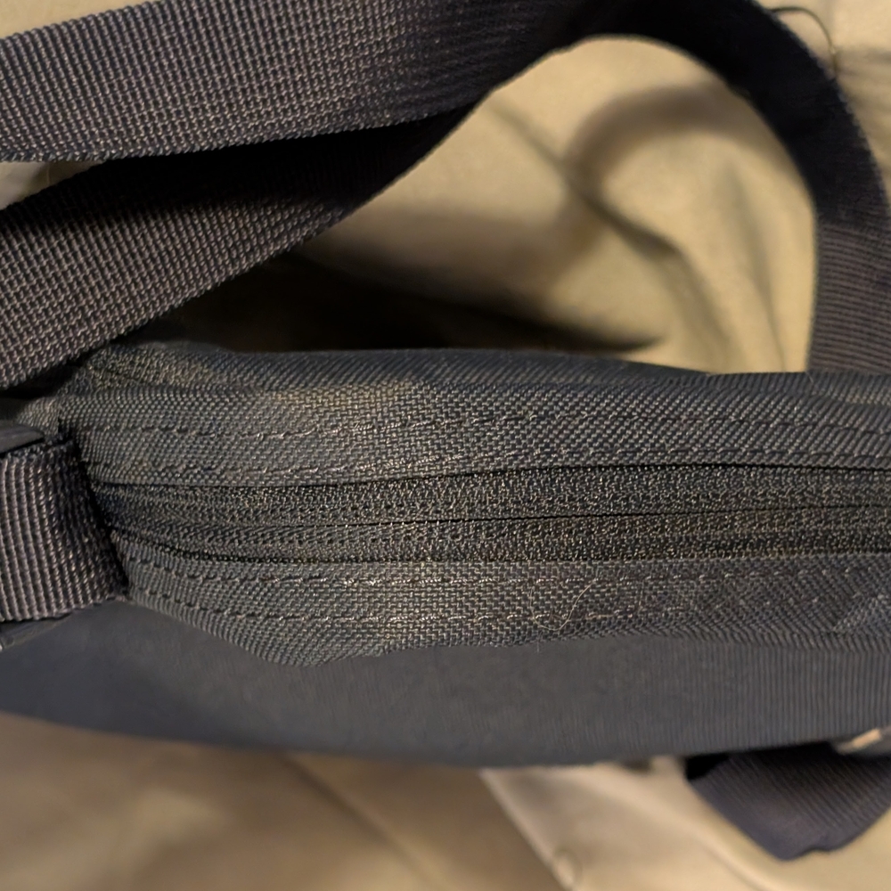 Nike Logo Dark Blue Messenger Crossbody Bag Purse - Picture 13 of 16